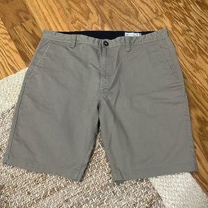 Men’s Sz 40 Volcom Chino Shorts